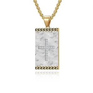 Collana vintage in oro a catena con ciondolo a croce e intarsio bianco da uomo