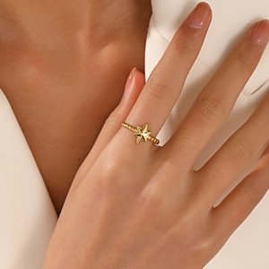Anello regolabile in acciaio inossidabile dorato con stella e design a fascia perlata