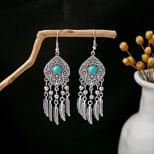Boucles d'oreilles bohèmes vintage en argent avec turquoise et glands de plumes sur bois