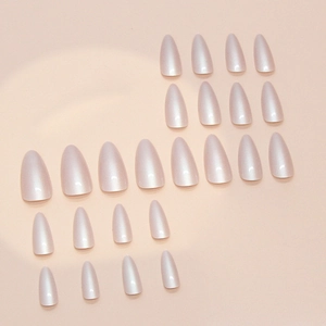 Faux ongles amande rose perle avec fini brillant Aurora, ensemble de 24 pièces élégantes