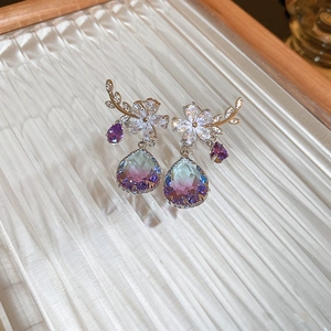 Macro detail of crystal flower earrings with gradient water-drop stone and gold plating