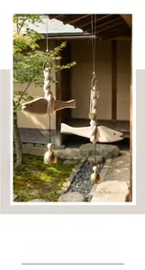 Handgeschnitztes Holz-Fisch-Windspiel im japanischen Stil mit Messingglocke im Zen-Garten