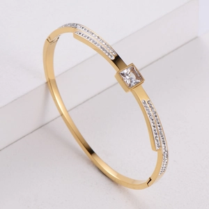 Gold-plated titanium steel bangle with square zircon and pave diamonds on white steps