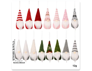 Dettaglio di gnomi natalizi fatti a mano senza volto, misura 17cm e peso 12g per decoro