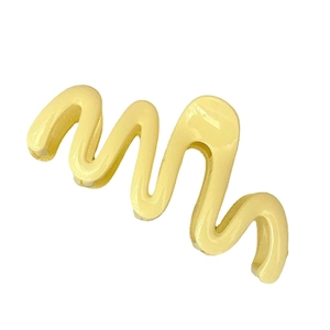 Summer wavy hair claw clip in creamy yellow jelly color for elegant hair styling