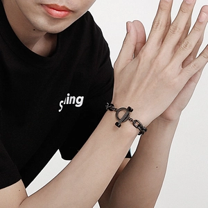 Men's hiphop black stainless steel O-chain bracelet with T-bar barbell clasp on wrist