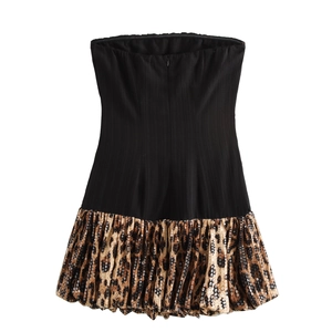 Trägerloses Pailletten-Minikleid mit Leopardenmuster und schwarzem Oberteil