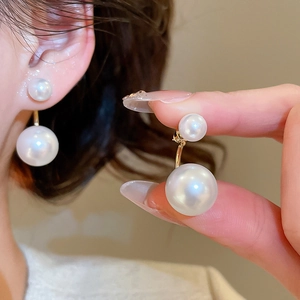 Eleganti orecchini a doppia perla placcati in oro 14k con perle bianche lucide da donna