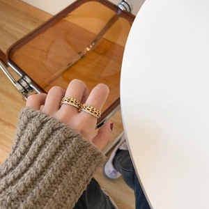 Detailed view of gold-plated S925 silver chain rings featuring sparkling zircon stones