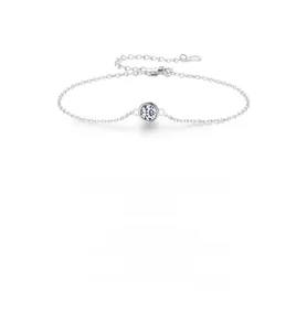 Detailed close-up of 925 sterling silver chain with moissanite and lobster clasp