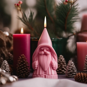 Macro-opname van siliconen mal voor kerstman kaars met fijne baard en hoed details
