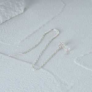 Detailed view of S925 sterling silver tassel earring with sparkling star-shaped stud