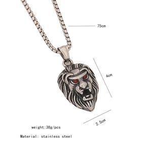 Pendentif tête de lion en acier inoxydable avec yeux rouges et chaîne de 75cm