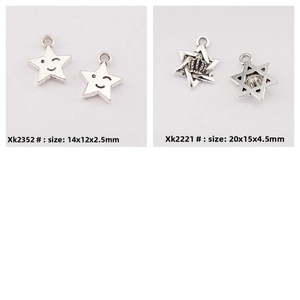 Detailed size comparison of antique silver alloy star charms with smiling face and crown designs