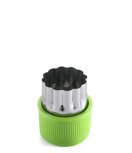 Detail of 430 stainless steel cutter with wavy edge and green anti-slip PE handle