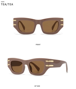 Vues de face et de profil à 45 degrés de lunettes œil de chat marron et métal doré
