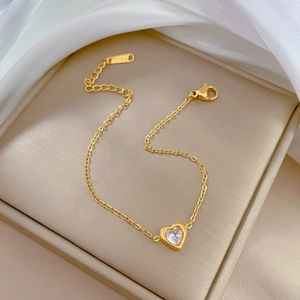 Detailed shot of a gold heart bracelet with zircon stones and adjustable S.Steel chain