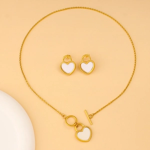 Parure élégante collier et boucles d'oreilles cœur en plaqué or 18K et émail blanc