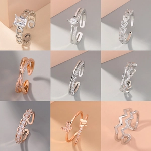 Collection of adjustable zircon rings in silver and rose gold with geometric designs