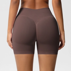 Vue détaillée du short de yoga sans couture taille haute marron café avec effet galbant