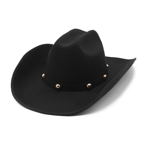 Chapeau de cowboy classique en feutre noir avec large bord et rivets dorés