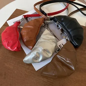 Mini colliers sac croissant en rouge, marron, argent, noir et café foncé