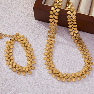 Golden flower-link titanium steel necklace and bracelet set with lobster clasp and chain