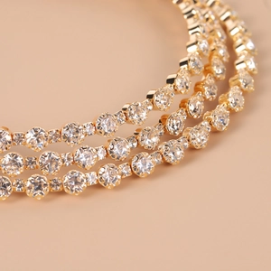 Three-layer bridal jewelry set with sparkling crystals and gold-plated claw chains