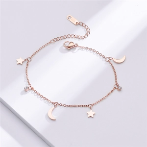 Detailansicht der Roségold Stern- und Mondanhänger an feiner Kette mit S925-Prägung