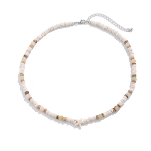Collana artigianale con perline di conchiglia e legno e pendente a stella marina da surf