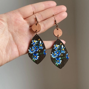 Retro teardrop wooden earrings with hand-painted blue daisies and bronze ear hooks