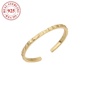 Minimalist adjustable wave-patterned open toe ring in 925 sterling silver gold plating
