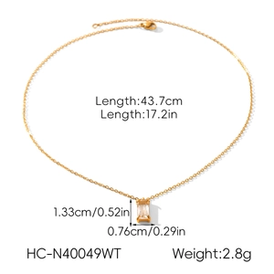 Detailed view of 18K gold plated necklace with dimensions and weight measurements