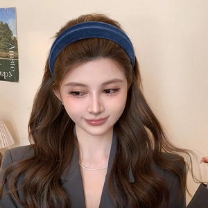 Detail of blue velvet padded headband showing premium flocking texture and thickness