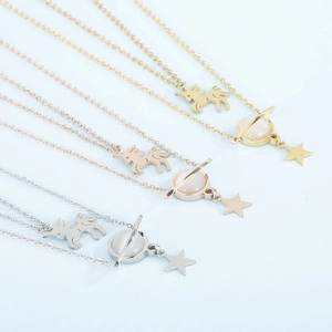 Collana a doppio strato in acciaio inossidabile con ciondoli unicorno e pianeta in tre colori