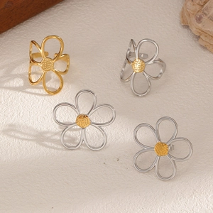 Minimalist Hollow Flower Stainless Steel Jewelry Set For Women Two-Tone Titanium Steel Ring And Earrings Fashion