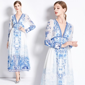 Robe Maxi Élégante Pour Femmes Avec Imprimé Porcelaine Bleu Et Blanc Mousseline Col En V Manches Longues Style Vacances
