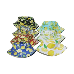 Outdoor-Sommer-Anglerhüte mit Zitronen-Print in verschiedenen Farben auf weißem Grund