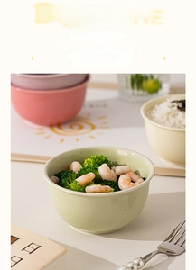 Detailed view of heat-resistant ceramic bowls compatible with microwave, oven and dishwasher