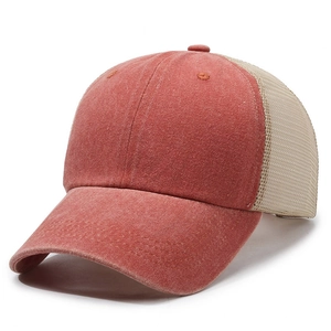 Casquette trucker vintage rouge brique délavé et beige avec filet respirant à l'arrière