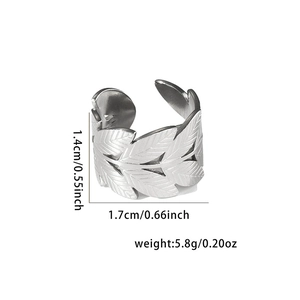 Detailed view of silver leaf ring dimensions 1.4cm height and 5.8g weight specifications