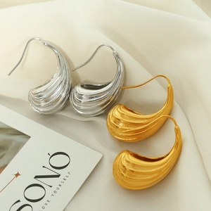 Set di Gioielli in Acciaio al Titanio Vintage Con Strisce Geometriche Donna Placcato Oro 18K Orecchini a Goccia Cavi e Anello Aperto