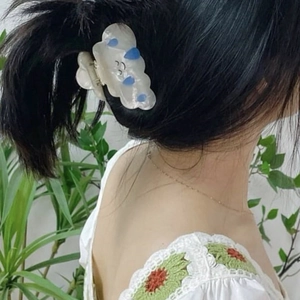 Chic cloud-shaped hair claw with blue raindrop pattern and smiling face for women