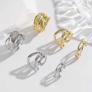 Set di anelli in rame regolabili con linee intrecciate irregolari in oro e argento