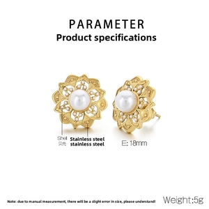 Detailed view of 18mm gold flower pearl earrings featuring intricate stainless steel petals