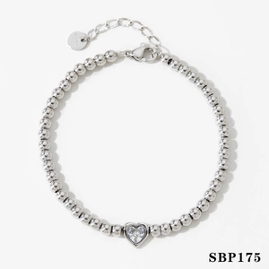 Bracciale a sfere argentato con ciondolo a cuore scintillante e chiusura a moschettone