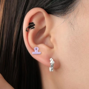 Set de boucles d'oreilles punk hip-hop arête de poisson et bijoux clip noir et violet