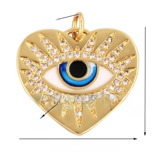 Detailansicht des 21mm Herzanhängers in Gold mit Evil Eye Motiv und Größenangaben