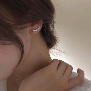 Minimalist S925 sterling silver curved crawler earrings with lustrous white pearls