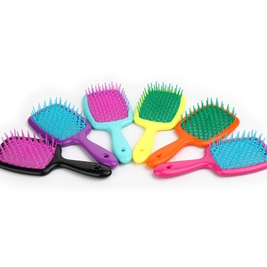 Set de cepillos de pelo ventilados con masaje en seis vibrantes colores variados